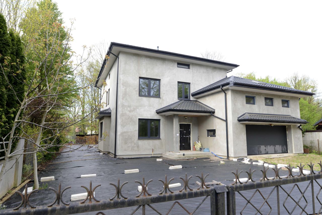 dom wolnostojący, 8 pokoi Piaseczno Zalesie Dolne, ul. Redutowa