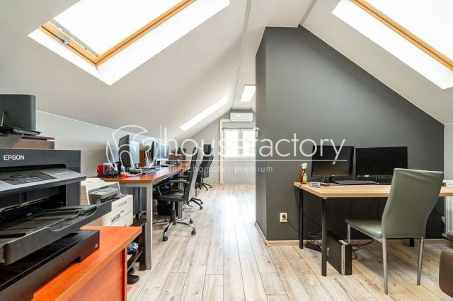 dom wolnostojący, 9 pokoi Łódź Stare Rokicie, ul. Holownicza. Zdjęcie 1