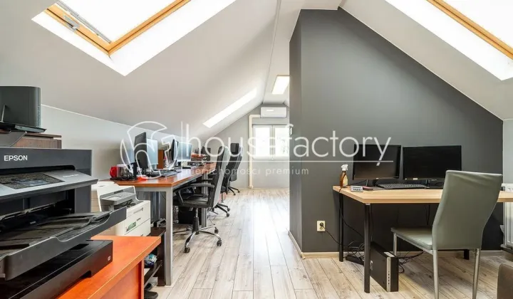 dom wolnostojący, 9 pokoi Łódź Stare Rokicie, ul. Holownicza