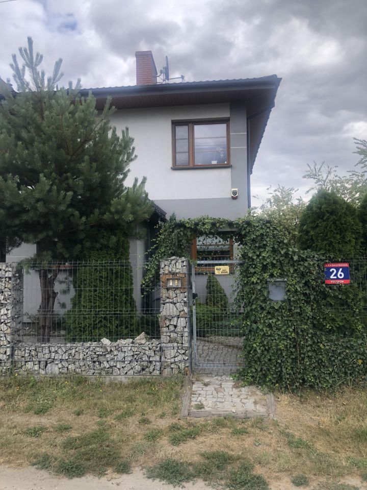 dom wolnostojący, 5 pokoi Pruszków Żbików, ul. Krzysztofa Kamila Baczyńskiego. Zdjęcie 2