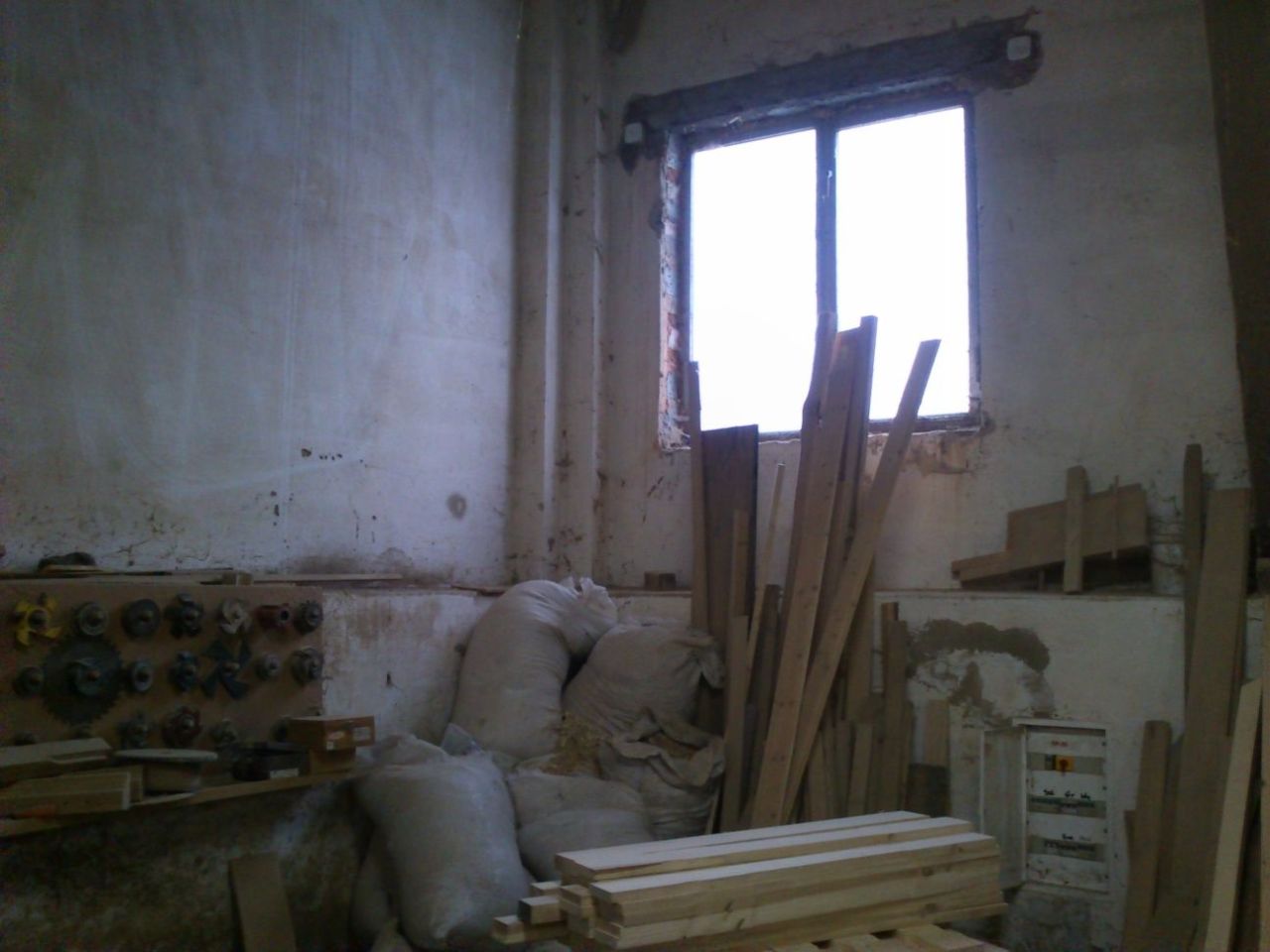 Hala/magazyn Sowiny. Zdjęcie 4