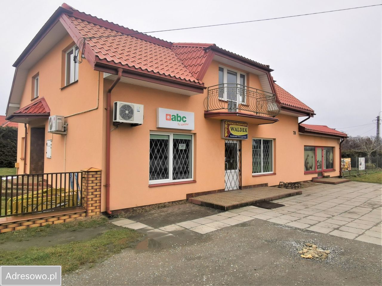 dom wolnostojący, 4 pokoje Ryżki. Zdjęcie 2