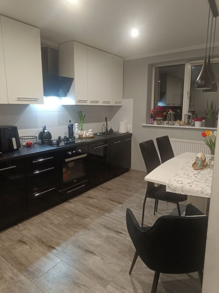 Mieszkanie 3-pokojowe Boboliczki. Zdjęcie 3