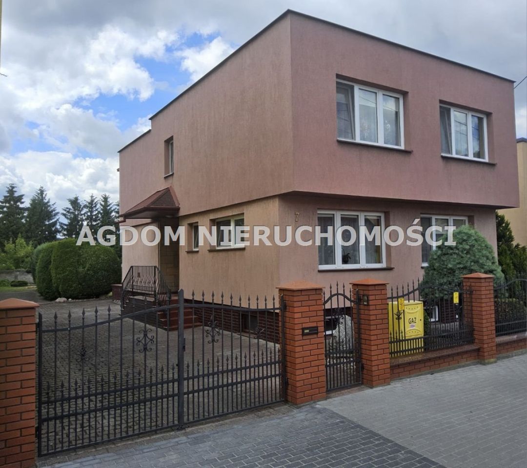 dom wolnostojący, 5 pokoi Lubień Kujawski. Zdjęcie 1