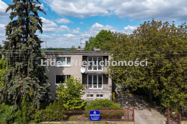 dom wolnostojący, 8 pokoi Pabianice, ul. Karniszewicka. Zdjęcie 1