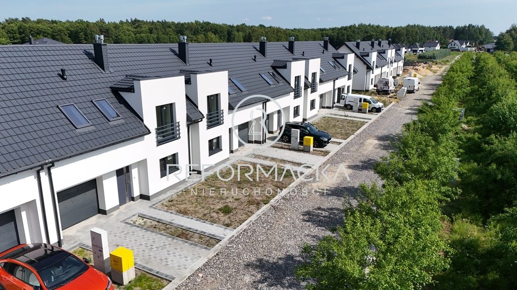 dom szeregowy, 5 pokoi Głogów Małopolski. Zdjęcie 2