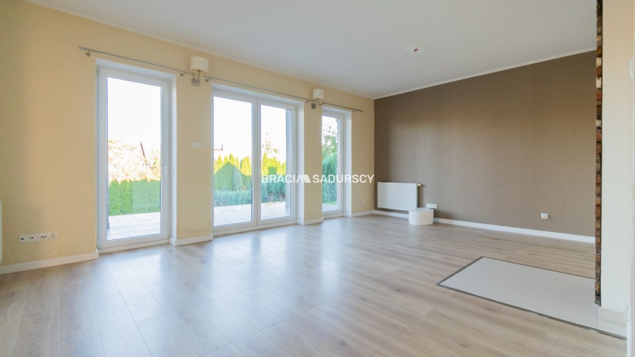 bliźniak, 6 pokoi Wola Luborzycka. Zdjęcie 25