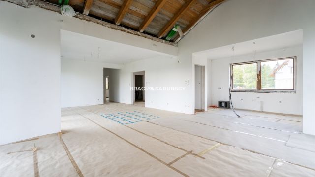 dom wolnostojący, 5 pokoi Tomice, ul. Czarny Las. Zdjęcie 9