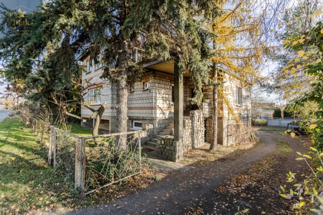 dom wolnostojący, 5 pokoi Tulce. Zdjęcie 2