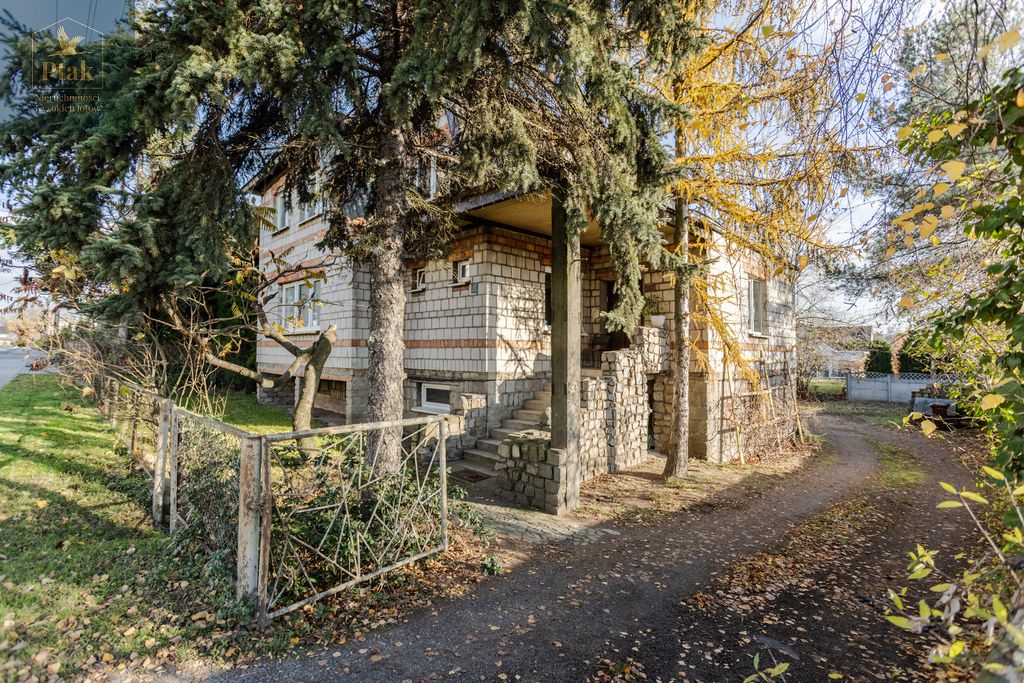 dom wolnostojący, 5 pokoi Tulce. Zdjęcie 2