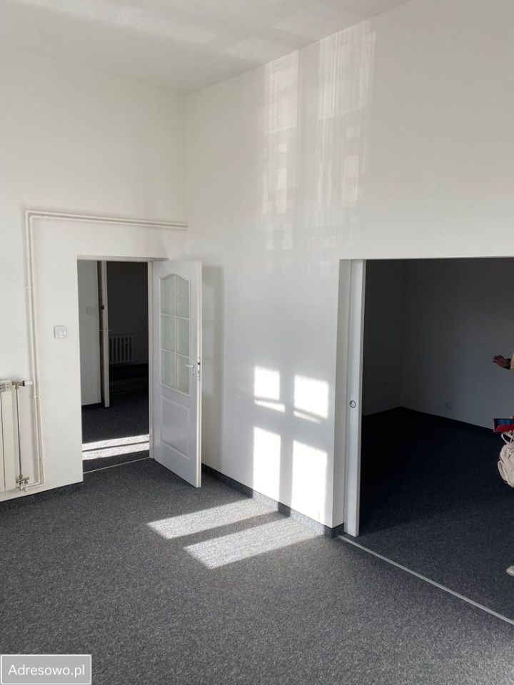 Lokal Myślenice, rynek Rynek. Zdjęcie 11