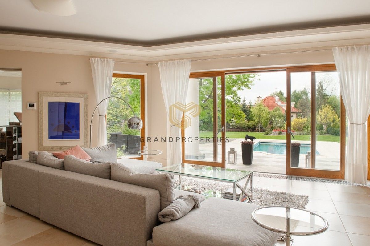 dom wolnostojący, 9 pokoi Konstancin-Jeziorna. Zdjęcie 3