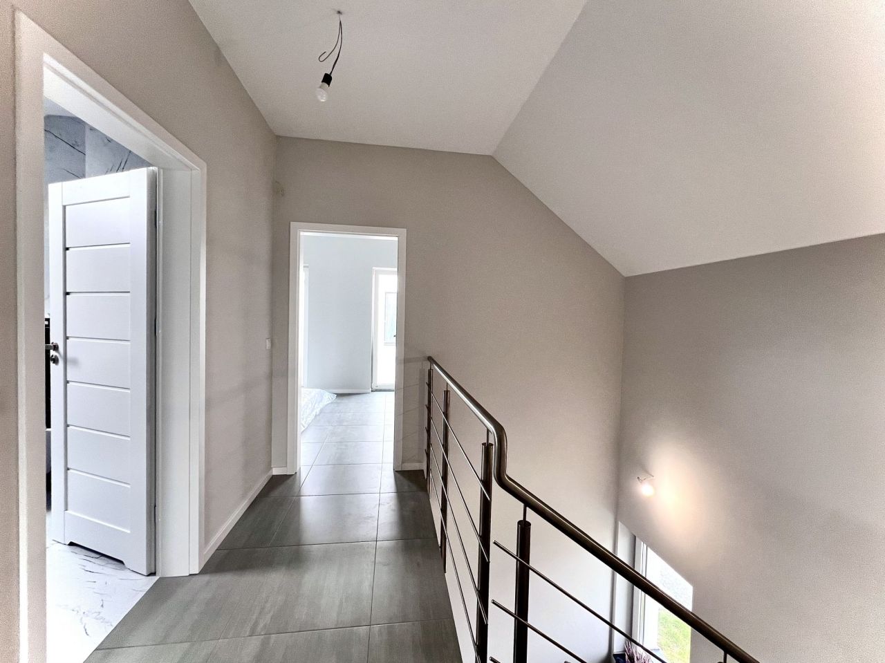 dom wolnostojący, 4 pokoje Mników. Zdjęcie 18