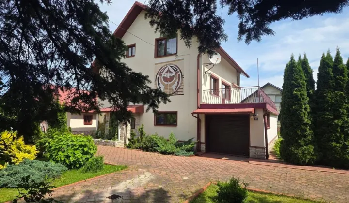 dom wolnostojący, 7 pokoi Besko