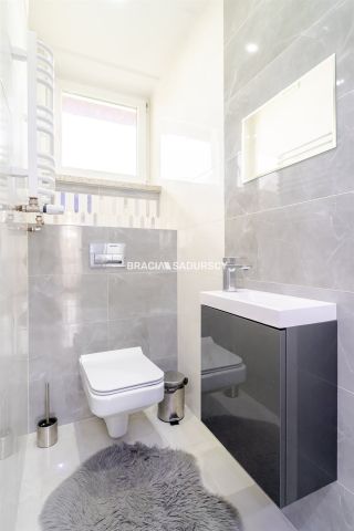 dom wolnostojący, 9 pokoi Kraków Zwierzyniec. Zdjęcie 10