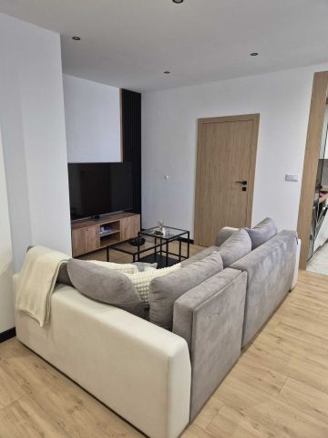 Mieszkanie 3-pokojowe Ujazd, pl. 1 Maja. Zdjęcie 1