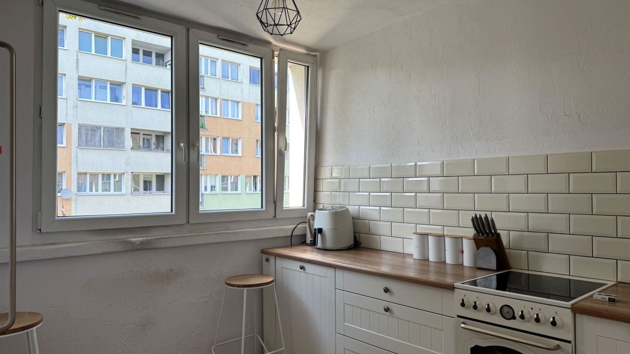 Mieszkanie 1-pokojowe Jelenia Góra Zabobrze, ul. Ludomira Różyckiego. Zdjęcie 2