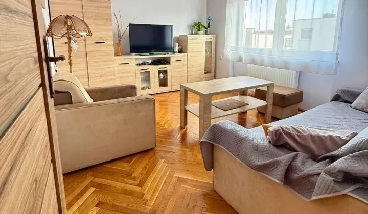 dom wolnostojący, 5 pokoi Legnica, ul. Akacjowa