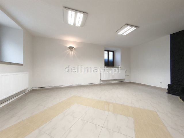 Lokal Lesko, pl. Konstytucji 3 Maja. Zdjęcie 6