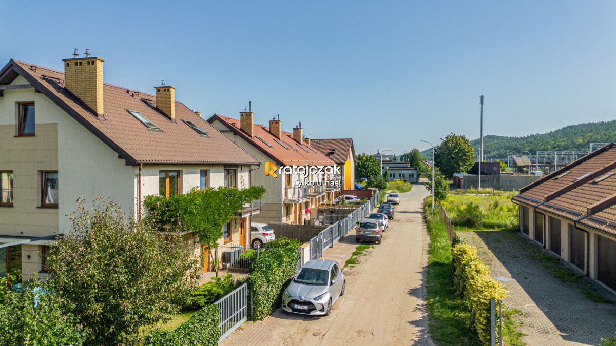 dom szeregowy, 4 pokoje Rumia, ul. Harcmistrza Pawła Wyszeckiego. Zdjęcie 1