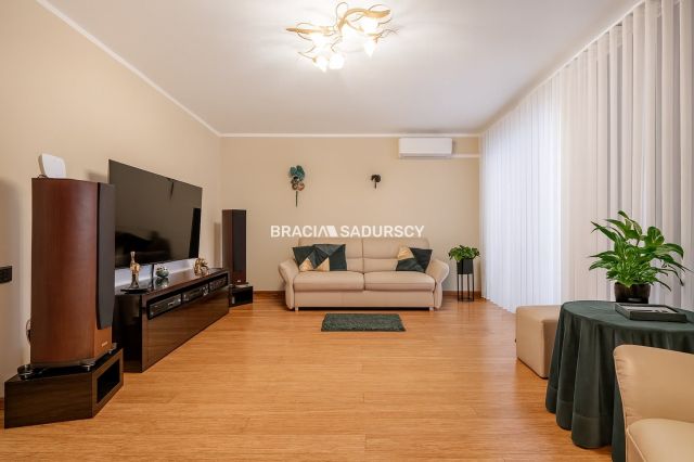 Mieszkanie 4-pokojowe Kraków Podgórze, ul. Myśliwska. Zdjęcie 3