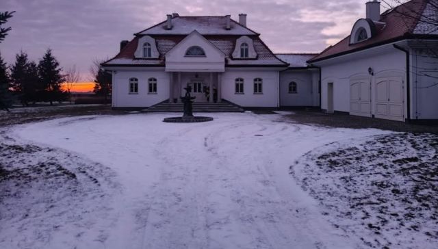 dworek Żłobizna, ul. Myśliwska. Zdjęcie 1