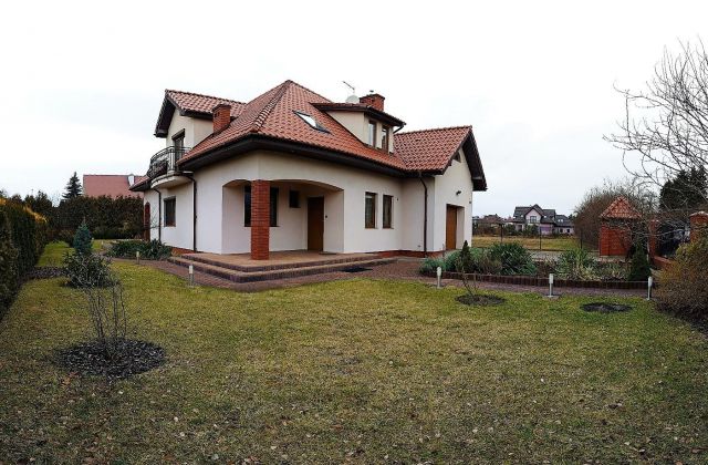 dom wolnostojący, 5 pokoi Łomianki, ul. Sierakowska. Zdjęcie 1