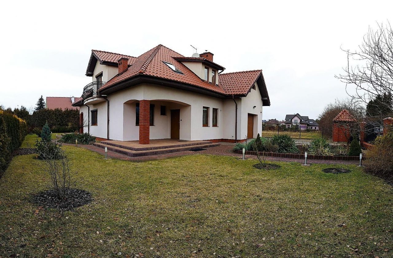 dom wolnostojący, 5 pokoi Łomianki, ul. Sierakowska