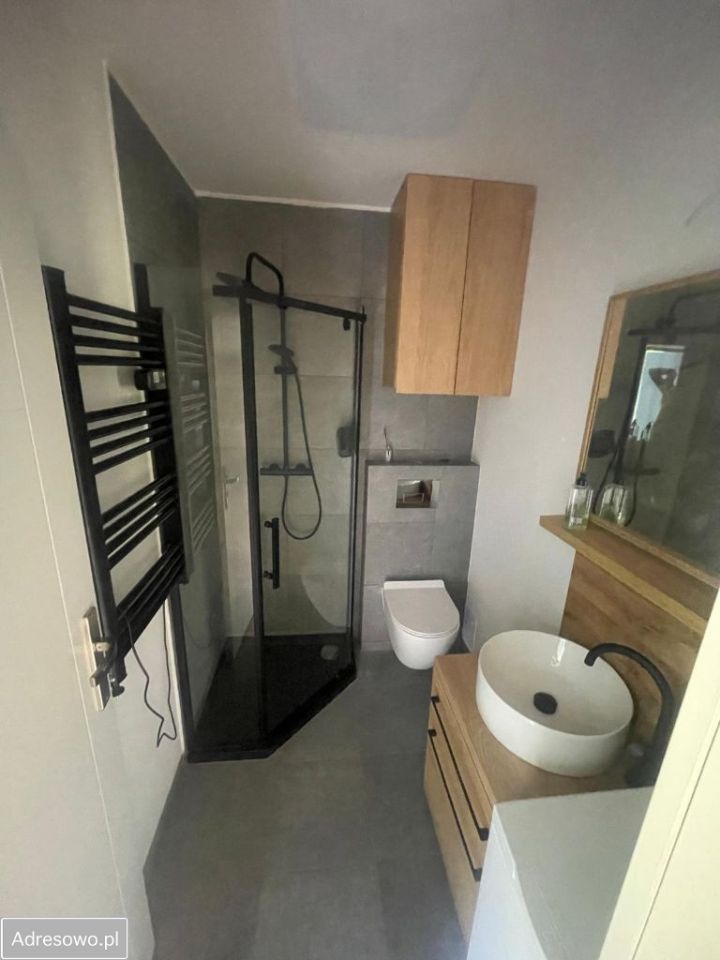 dom wolnostojący, 1 pokój Karwica. Zdjęcie 3