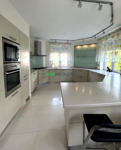 dom szeregowy, 6 pokoi Warszawa Praga-Południe. Zdjęcie 2