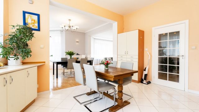 dom wolnostojący, 12 pokoi Wieliczka, ul. Jana Kochanowskiego. Zdjęcie 17