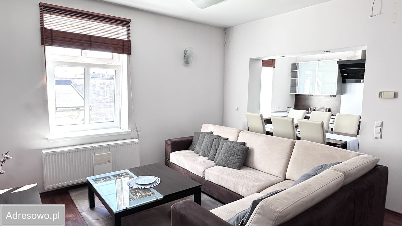 Mieszkanie 3-pokojowe Niemodlin, ul. Rynek. Zdjęcie 1