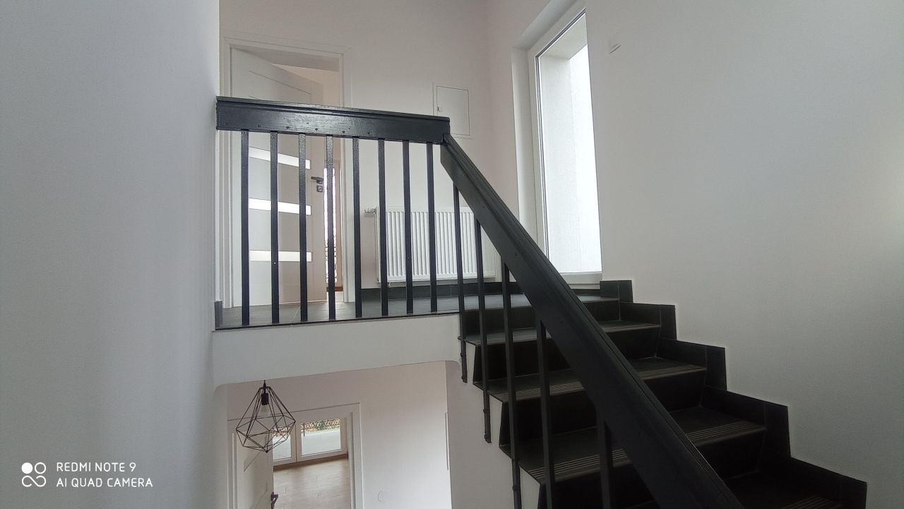 dom wolnostojący, 5 pokoi Żyrardów Centrum, H.Barona. Zdjęcie 2