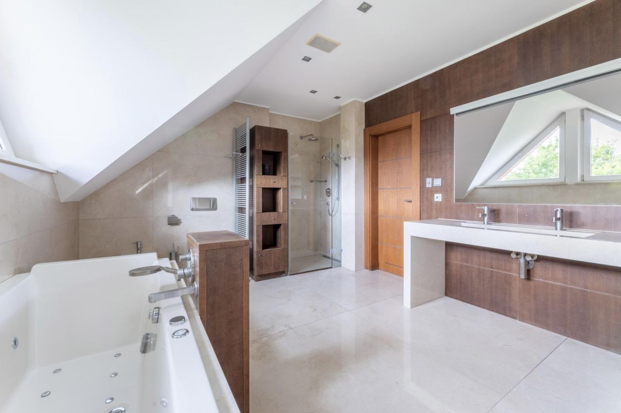 dom wolnostojący, 5 pokoi Chyby, ul. Jesionowa. Zdjęcie 16