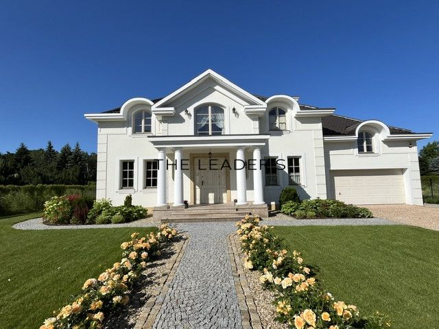 dom wolnostojący, 8 pokoi Zalesie Górne