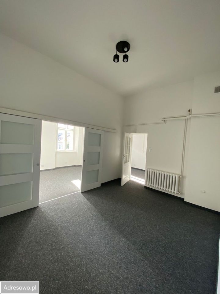 Lokal Myślenice, rynek Rynek. Zdjęcie 13