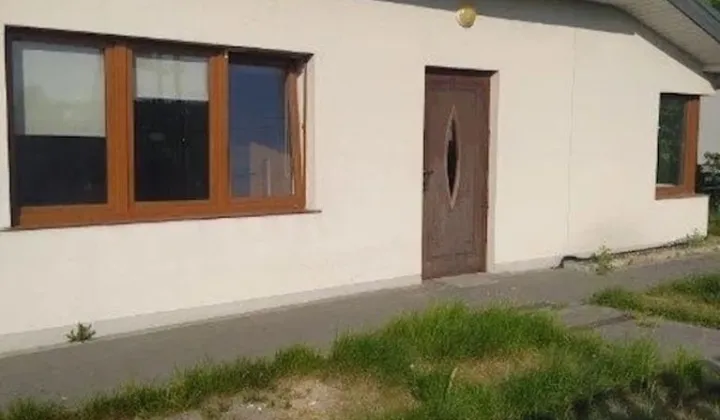 dom wolnostojący, 2 pokoje Strobów