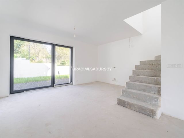 dom wolnostojący, 4 pokoje Koźmice Małe. Zdjęcie 6