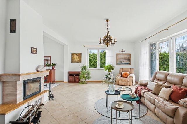 dom wolnostojący, 6 pokoi Borzęcin Mały, ul. Kosmowska. Zdjęcie 4