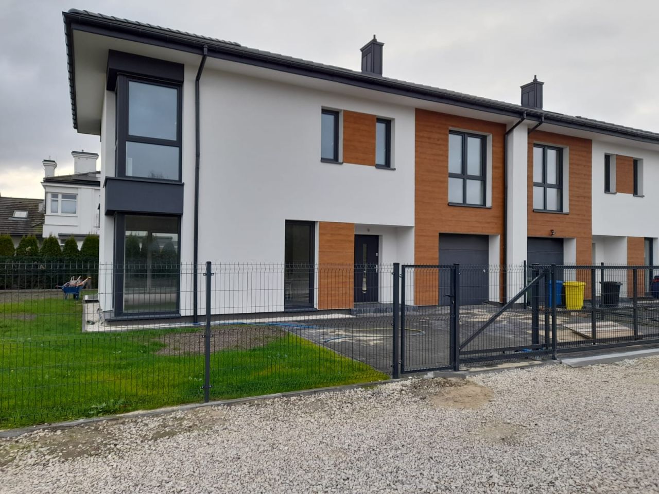 bliźniak, 5 pokoi Magdalenka, Łazy ul.Porcelanowa, boczna ul.Wiejskiej. Zdjęcie 1