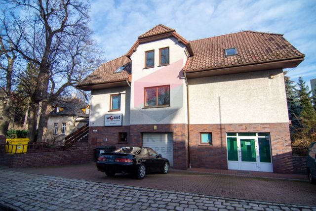 dom wolnostojący, 15 pokoi Wrocław Leśnica, ul. Władysława Skoczylasa. Zdjęcie 1