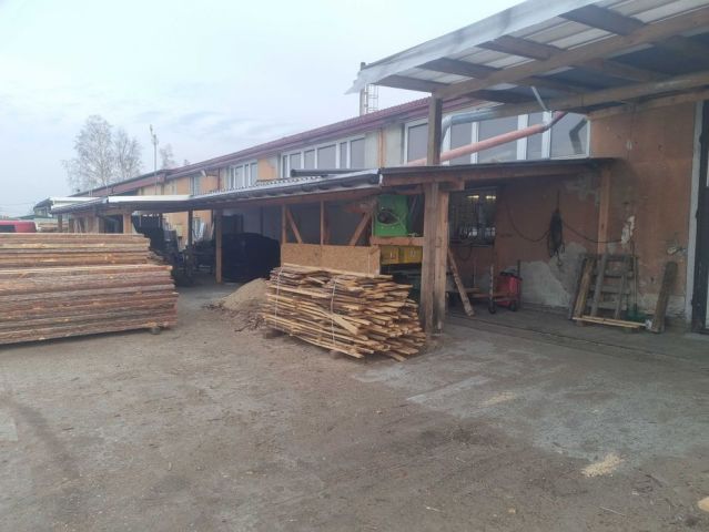 Hala/magazyn Nisko. Zdjęcie 1