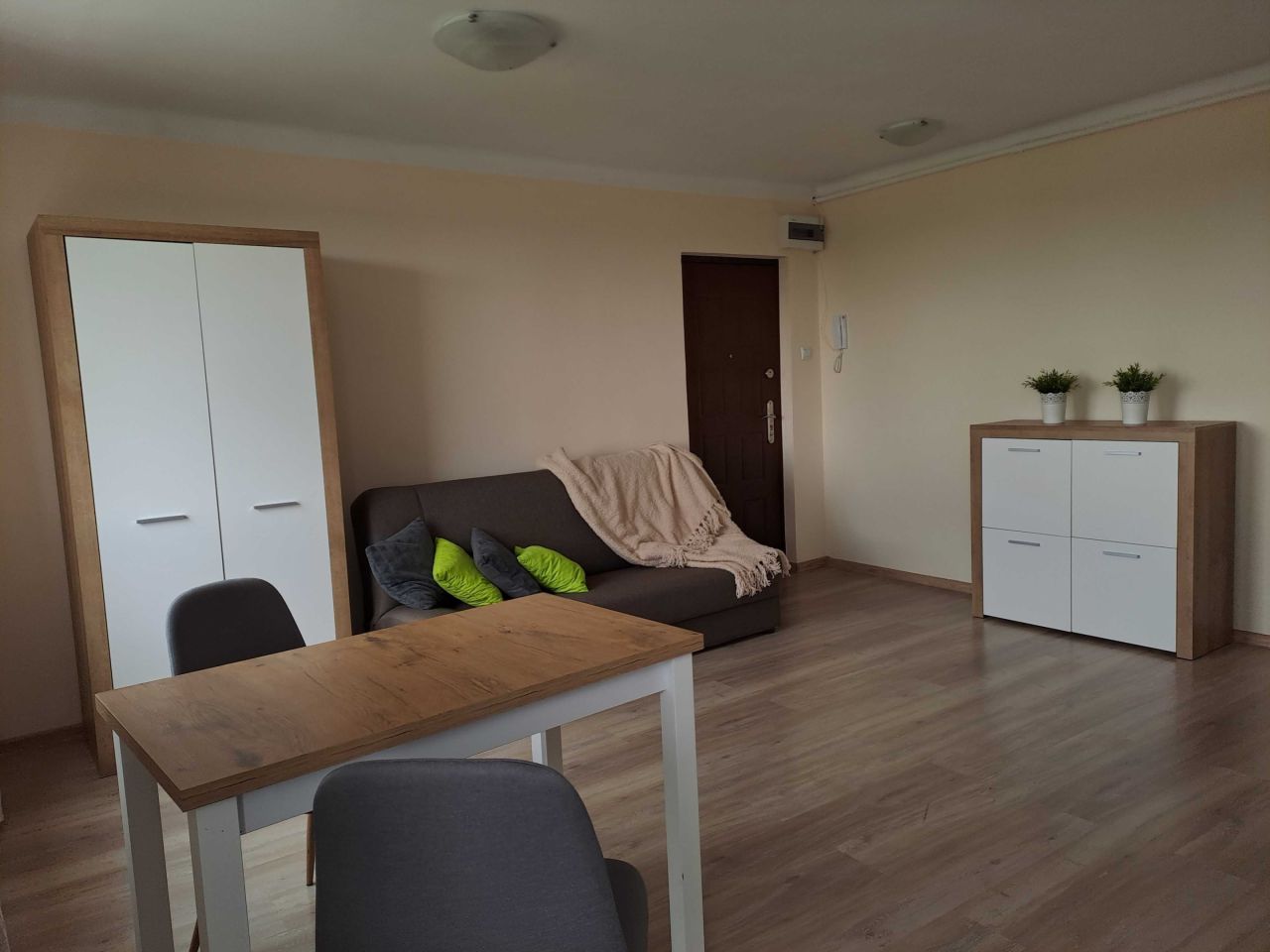 Mieszkanie 2-pokojowe Ostrowiec Świętokrzyski, os. Słoneczne. Zdjęcie 2