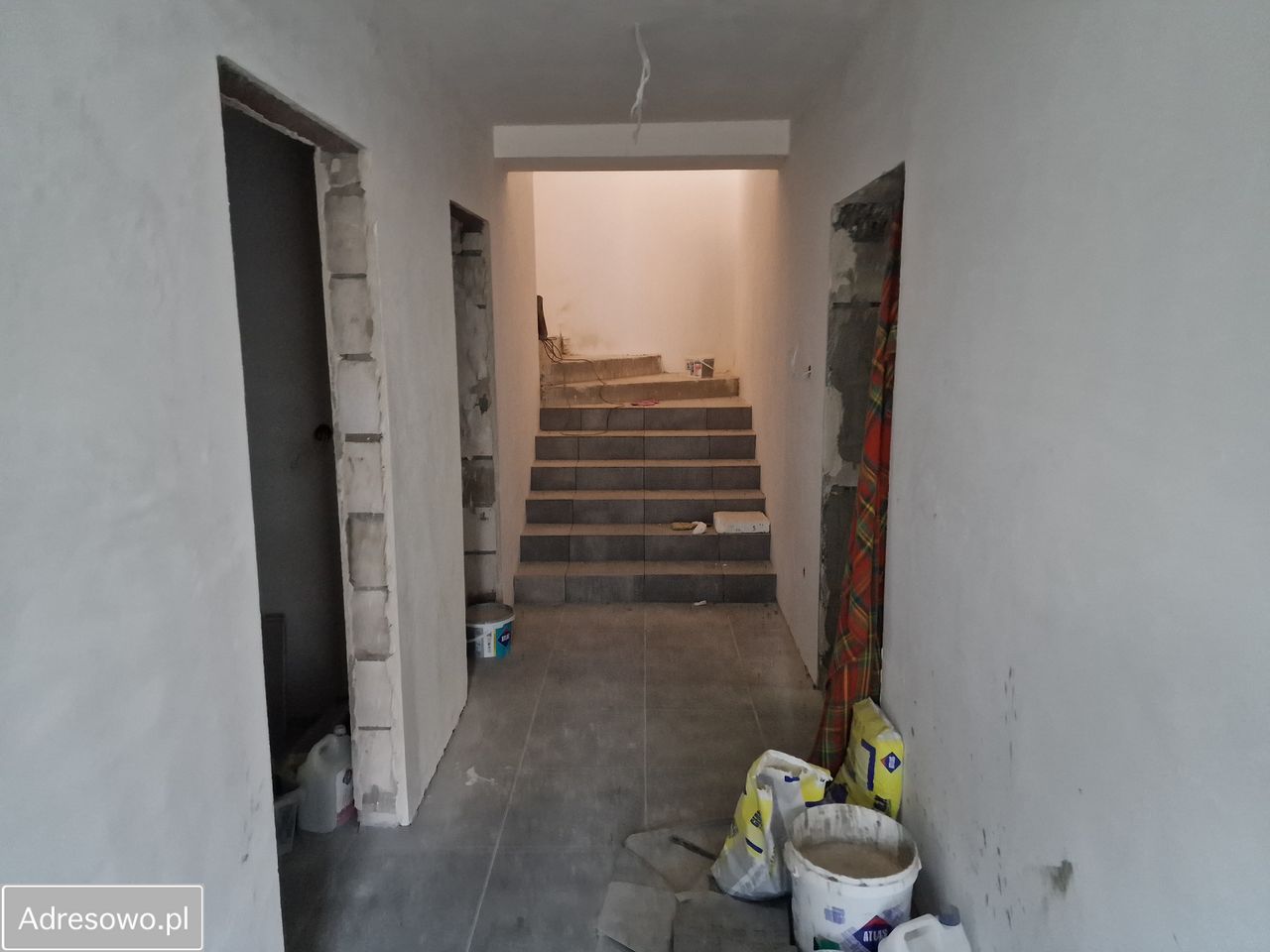 dom wolnostojący, 4 pokoje Hrud. Zdjęcie 6