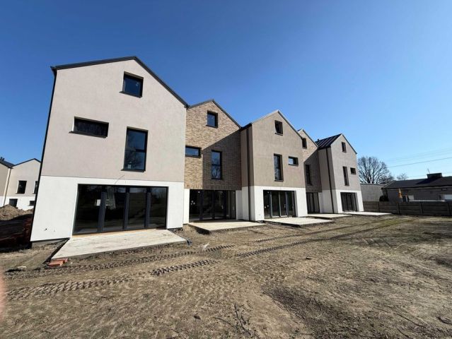 dom szeregowy Skierniewice, ul. Sosnowa. Zdjęcie 1