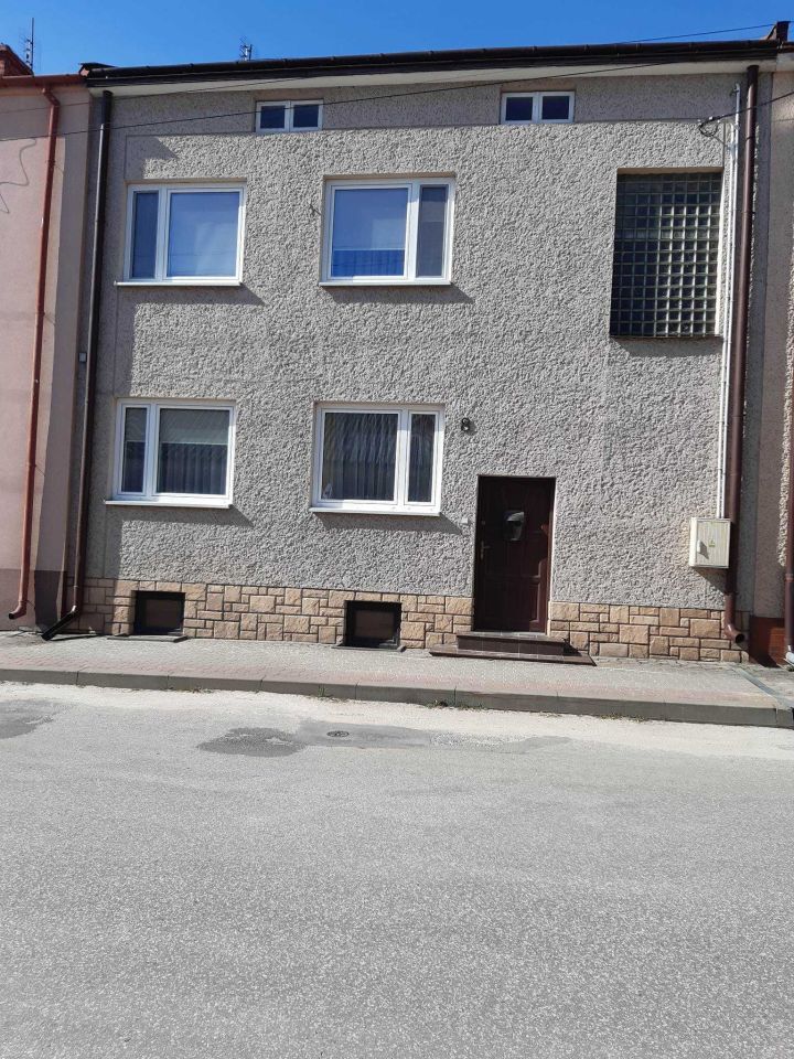dom szeregowy Pacanów. Zdjęcie 1
