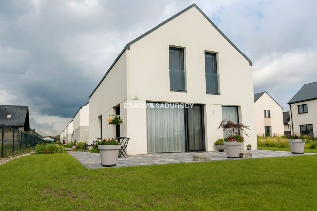 dom wolnostojący, 4 pokoje Mników. Zdjęcie 1