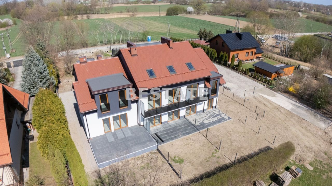 dom szeregowy, 6 pokoi Koszyce Wielkie. Zdjęcie 3