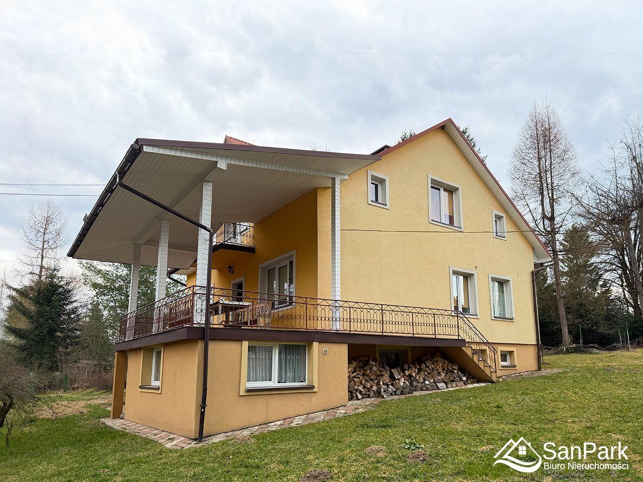 dom wolnostojący, 10 pokoi Bukowiec. Zdjęcie 3