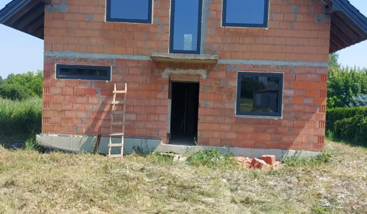 dom wolnostojący, 5 pokoi Strzyżowice, ul. 1 Maja